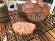 brot angeschnitten
